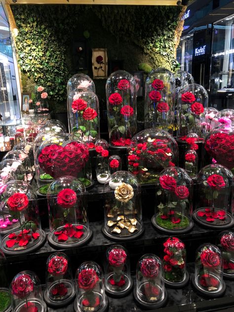 Aesthetic forever rose in dubai #foreverrose #beautyandthebeast #dubai #aesthetic Rose Bouquet Aesthetic, Beauty And The Beast Flower, Dubai Bling, Bling Watch, Bouquet Aesthetic, Boxes Ideas, Dubai Aesthetic, Forever Rose, Best Friends Quotes