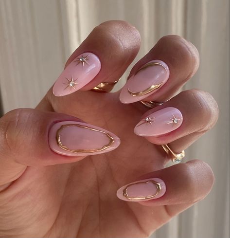 Nails With Little Gems, Chrome And Star Nails, New Years Nail Designs Gold, Pink And Gold Star Nails, Chrome Moon Nails, Pink Nails With Gold Stars, Gold Chrome Stars Nails, Gold And Pink Nail Designs, Sagittarius Inspired Nails