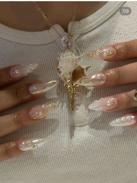 Nails With Clear Design, Pearls Acrylic Nails, Long Pearl Nails, Oyster Pearl Nails, Pearl Nails With Gold, White Birthday Nail Ideas, Nails With Pearl Charms, Simple Pearl Nails, Pearl And Gold Nails