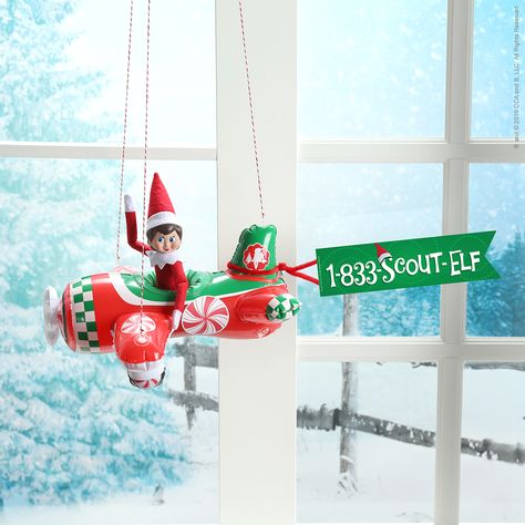 Look toward the sky to see your Scout Elf flying in with an airplane message just for you! Use this free printable for your next easy Elf on the Shelf idea. Elves Ideas, Elves At Play, Airplane Banner, Christmas Reflections, Elf Pets, Find Santa, The Elf On The Shelf, Christmas Elves, Buddy The Elf