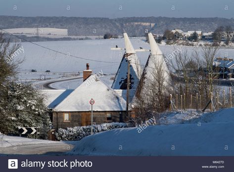 Download this stock image: Eccles and Burham, Aylesford, Kent, UK. 28th Feb, 2018. Weather - Oast house in the deep snow continues to cover Kent villages, covering oast houses in the village of Burham. Credit: Matthew Richardson/Alamy Live News - M6427D from Alamy's library of millions of high resolution stock photos, illustrations and vectors. Aylesford Kent, Oast House, Deep Snow, Kent Uk, In The Deep, Live News, The Village, The Deep, Creating Art