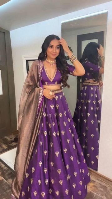 Lehenga Outfits Bridesmaid, Simple Party Lehenga, Lehenga Designs With Saree Cloth, Self Made Lehenga Designs, Gowns Made Out Of Saree, Lengha From Old Silk Saree, Lehenga Using Saree, Traditional Lehenga Look, Saree Lehnga Designs