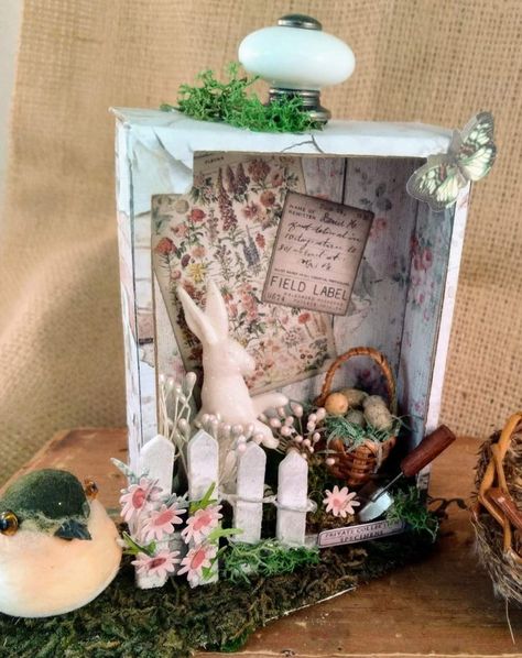 Spring Diorama, Easter Shadow Box Ideas, Easter Diorama, Miniature Shadow Box Scene, Shadow Box Miniatures Scene, Easter Assemblage, Easter Miniature Scene, April Easter, Tim Holtz Crafts