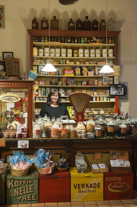 What's hiding in Delft?: Winkeltje Kouwenhoven Old Country Store Aesthetic, Country General Store, Old General Store Ideas, Vintage General Store, Miniature General Store, Old General Stores, Grocery Store Design, Old Country Stores, Fruit Stands