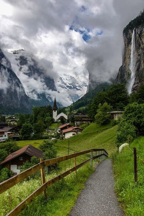 Lauterbrunnen Lauterbrunnen Switzerland, Arte Peculiar, Adventure Aesthetic, Mountain Village, Places In The World, Travel Places, Online Group, Alam Yang Indah, Beautiful Places To Travel