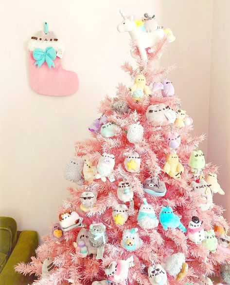 Pusheen x ARTBOX Cafe on Instagram: “Christmas week is here! Have you featured @Pusheen in your decorations this year? This wonderful tree created by @london_kawaii is one of…” Kawaii Christmas Decor, Kawaii Christmas Tree, Kawaii Winter, Pusheen Christmas, Xmas Baubles, Christmas Week, Kawaii Christmas, Grinch Stole Christmas, Pusheen