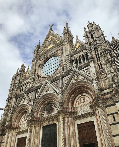 Light Gothic Architecture, Dark Academia Architecture Exterior, Light Academia School Aesthetic, Dark Academia Architecture, Dark Academia Building, 1900s Aesthetic, French Cathedrals, Art Academia, French Aesthetic