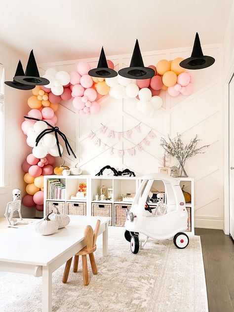 Halloween playroom decor, witches hat decor, halloween balloon arch, girls halloween decor, girls room Daenerys Targaryen Halloween Costume, Targaryen Halloween Costume, Daenerys Targaryen Halloween, Halloween Playroom, Halloween Toddler Party, Dragon Dog, Diy Dragon, Happy Halloween Signs, Toddler Parties