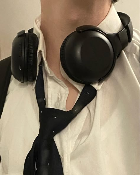 How To Draw Headphones Around Neck, Headphone On Neck, Headphones Around Neck Reference, Headphones On Neck Reference, Headphones Around Neck Drawing, Headphone Reference, Guy Wearing Headphones, Headphones On Neck, Headphones Reference