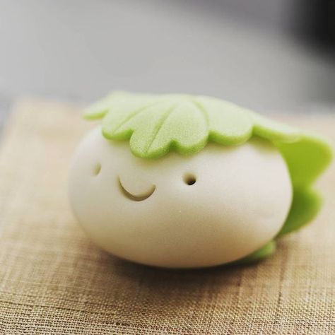 Wagashi Recipe, Wagashi Art, Japanese Wagashi, Japanese Sweets Wagashi, ดินปั้น Polymer Clay, Japanese Sweet, Japanese Dessert, Japanese Dishes, Japanese Snacks