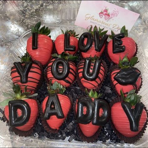 50+ Valentines Day Strawberries with Messages - Hike n Dip Valentines Day Strawberries, Valentine Chocolate Covered Strawberries, Boyfriends Birthday Ideas, Valentine Strawberries, Chocolate Covered Strawberries Bouquet, Strawberry Gifts, Birthday Gifts For Boyfriend Diy, Valentine Day Boxes, Chocolate Covered Treats