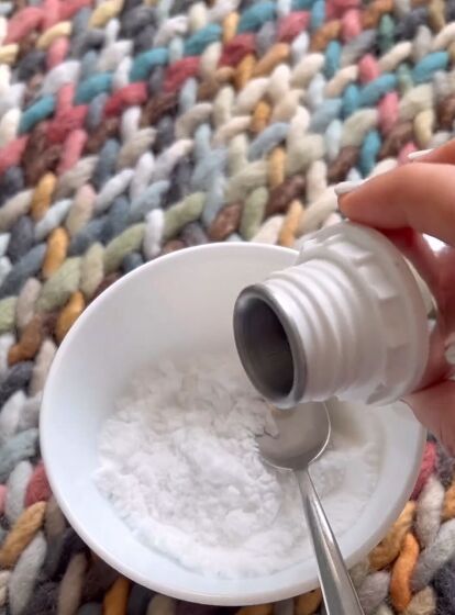 How to Use Baking Soda to Clean a Rug Quickly & Effectively | Hometalk Benefits Of Baking Soda, Guys Room Aesthetic, Bissell Carpet Cleaner, Cleaning Area Rugs, Baking Soda Benefits, White Elephant Game, Cleaning Inspiration, Laundry Ideas, Baking Soda Cleaning