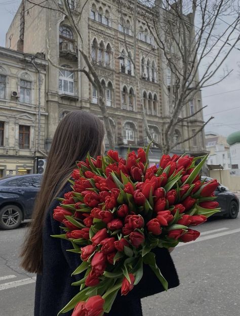 Aesthetic Flowers Bouquet, Floral Therapy, Instagram Russia, Beautiful Photoshoot Ideas, Russian People, Boquette Flowers, Flowers Illustration, Tulip Bouquet, Red Peonies