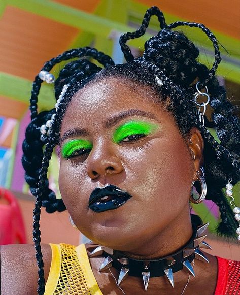 Neon Green Eyeshadow, Neon Green Makeup, Neon Alien, Pinkie Pie Human, Green Lipstick, Brat Summer, Outfit Grunge, Bold Makeup Looks, Avant Garde Makeup