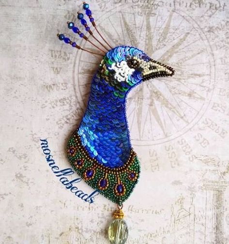 Peacock Feather Bead Work, Peacock Embroidery Designs, Peacock Brooch, Feather Embroidery, Peacock Jewelry, Beaded Brooches, Engagement Mehndi Designs, Simple Embroidery Designs, Bead Embroidery Tutorial