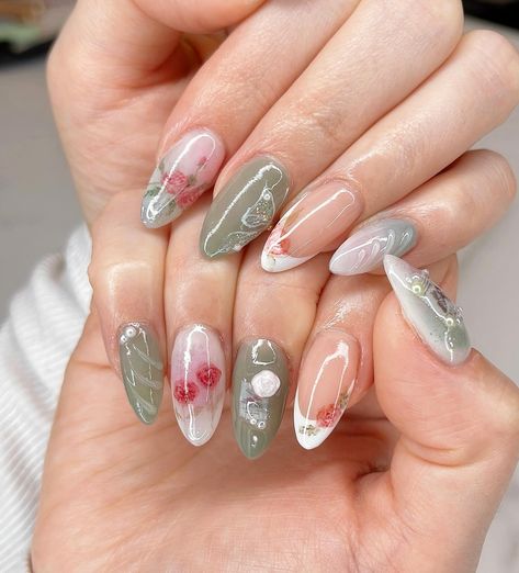 🧚🏻 Fairycore 🥀 Client wanted a similar fairycore vibe that I did last year, I decided to go with watercolour roses this time ☺️🌹🤍 ▫️2hr 45min Gelx removal with new set (Short Almond) #nailinspo #naildesign #fairycorenails #gardennails #naturenails #vancouvernails #gelxinspo #gelxnails #springnails #paintednails Fairy Nails Short, Fairycore Nails, Fairy Nail Art, Watercolour Roses, Short Almond, Watercolor Rose, Nails Inspo, Nail Arts, Hand Jewelry