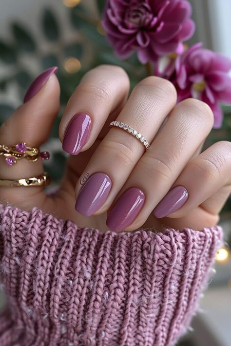 Soft Colors Nails Design, Simple Fall Nail Color Ideas, Plain Nail Colour Ideas, Dusty Rose Fall Nails, Soft Mauve Nails, Soft Color Nail Ideas, Single Color Gel Nails, Dusty Mauve Nails, Deep Mauve Nails