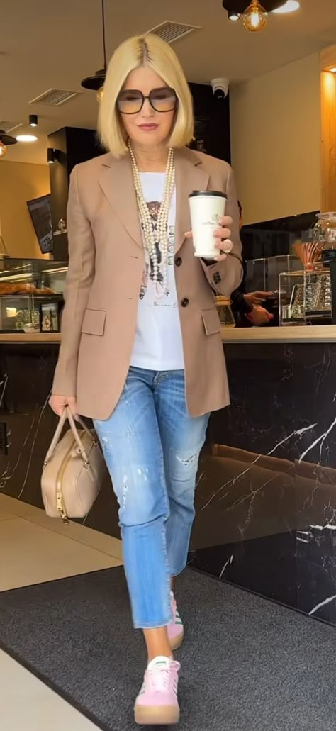 Women’s Style Over 50, Jcrew Outfit Ideas, Loverlygrey Outfits, Tshirt And Blazer Outfit, Women Over 40 Outfits, Accessorizing Outfits, Looks Jeans, Beige Jeans, Casual Outfit Inspiration