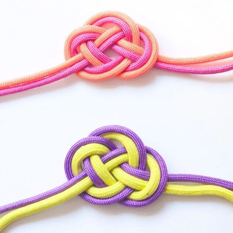 How to Tie a Double Coin Knot|The Chinese Knots Encyclopedia Chinese Good Luck Knot, Chinese Knot Tutorial, Celtic Knots Diy, Chinese Buddhism, Chinese Knots, Chinese Knotting, Buddhist Symbols, Fusion Design, Chinese Aesthetic