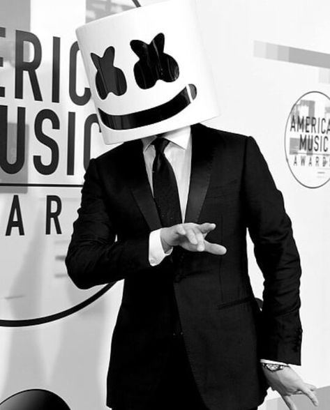 Mask Concept Art, Marshmallow Dj, Cool Wallpapers For Laptop, Marshmallow Pictures, Mask Concept, Black Glitter Wallpapers, Marshmello Dj, Marshmello Wallpapers, Dj Marshmello