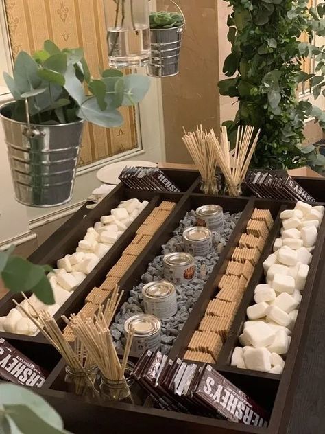 Smores Board Wedding, Graduation Smores Bar, Winter Smores Bar, Smores Bar Graduation Party, Smore Wedding Station, Diy Smore Station, Smores Backyard Party, Smores Bar For Party, Smores Bars For Weddings