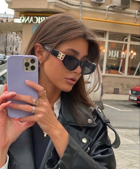 Stylish Sunglasses Women, Balenciaga Glasses, Glam Shoes, Instagram Face, E Girl Aesthetic, Balenciaga Sunglasses, Walking Outfits, Winter Fashion Outfits Casual, City Outfits