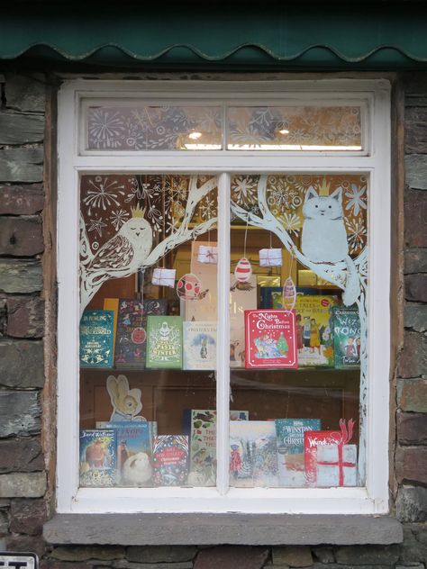 Painted Window Display, Library Window Decorations, Book Store Display, Shop Window Painting, Book Window Display, Book Shop Window Display, Shop Window Art, Book Store Window Display, Library Window Displays