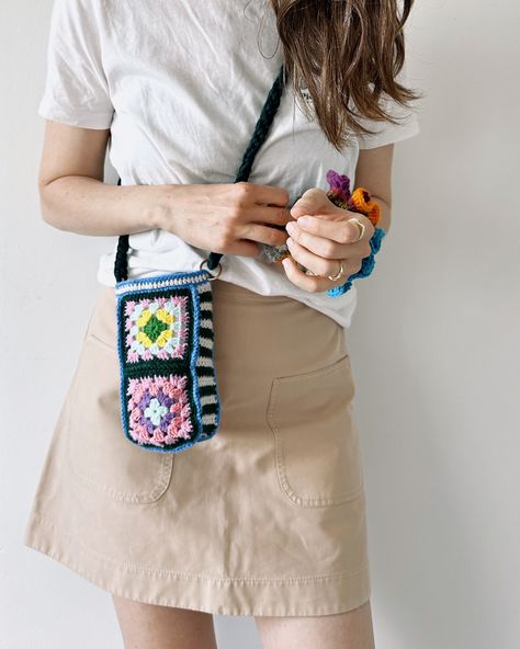 Perfect for summer and adding color to your outfits! 🌞 Available on Etsy if you want to match. Let’s enjoy the sunny days together. ✨ #CrochetLife #SummerVibes #Handmade Crochet Granny Square Wallet, Granny Square Crossbody Bag, Square Crossbody Bag, Boho Crossbody Bag, Crochet Granny Square, Braided Strap, Crossbody Wallet, Knitting Accessories, Crochet Granny