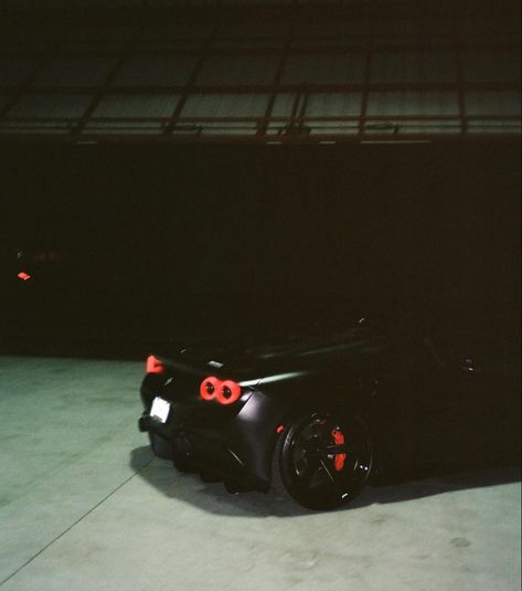 Phonk Cars Aesthetic, Dark Sports Car Aesthetic, Fast Car Aesthetic Night, Street Racing Cars Aesthetic Black, Car Red Aesthetic Dark, Ferrari F8 Tributo, F8 Tributo, Ferrari F8, Hype Wallpaper