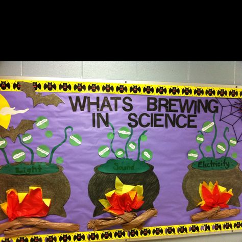 Love this Bulletin Board- good idea for Halloween time Halloween Classroom Door, October Bulletin Boards, Science Bulletin Boards, Fall Science, Science Room, Halloween Bulletin Boards, Science Classroom Decorations, Science Boards, Idea For Halloween