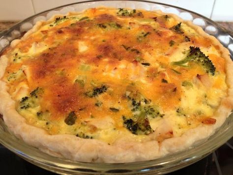 Chicken and Broccoli Quiche Broccoli Quiche Recipes, Chicken Quiche, Turkey Curry, Broccoli Quiche, Salmon And Broccoli, Quiche Recipes Easy, Cheese Quiche, Chicken And Broccoli, Quiche Recipe