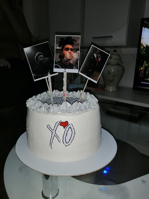 Xo Cake The Weeknd, Cake The Weeknd, The Weeknd Cake, Xo Cake, Weeknd Birthday, The Weeknd Birthday, The Weeknd Memes, Birth Cakes, The Weeknd Albums