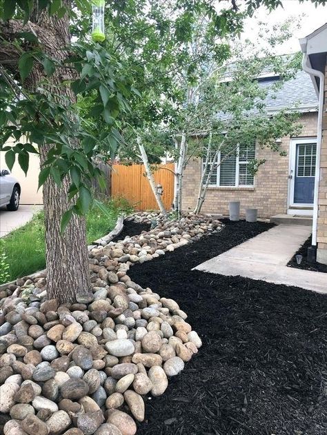 Landscaping with River Rock: Best 130 Ideas and Designs Diy Rock Landscaping Ideas, Diy Rock Landscaping, Landscape Remodel, Landscaping Rock, River Rock Garden, Landscaping Around Trees, Mulch Landscaping, Tattoo Plant, River Rock Landscaping