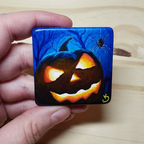 Halloween Painting Acrylic, Tiny Halloween Paintings, Halloween Mini Canvas Paintings, Mini Halloween Paintings, Funny Pet Memes, Hay Bale Art, Halloween Canvas Paintings, Halloween Canvas Art, Drawing Rocks