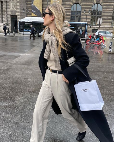 Adenorah ��♏️ (@annelauremais) posted on Instagram • Mar 19, 2022 at 9:33am UTC Sleek Outfit, Girls Winter Outfits, Oversized Wool Coat, Oversized White Shirt, French Women Style, Look Jean, Simple Sweaters, French Girl Style, Fresh Outfits