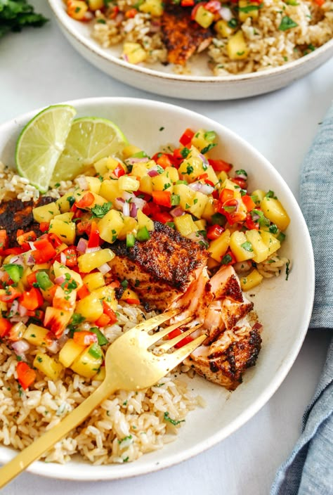 Salmon Bowl With Mango Salsa, Mango Salsa With Salmon, Salmon Mango Salsa, Mango Salsa Recipe Salmon, Chile Lime Salmon, Salmon Chili Lime, Salmon With Mango Salsa, Mango Salmon, Chili Lime Salmon