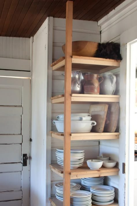 great use of a weird corner space Corner Shelves, Kitchen Inspirations, Open Shelving, Rustic Farmhouse, Artist Studio, Kitchen Storage, Home Organization, Home Design, Kitchen Remodel