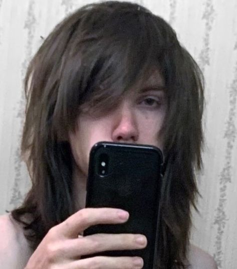 Scene Mullet Long Hair, Emo Boys With Long Hair, Kasey Aesthetic, Emo Punk Hair, Masc Scene Hair, Short Emo Hair 2000s, Emo Boy Hair 2000s, Long Hair Emo Boy, Scene Hair Color Ideas