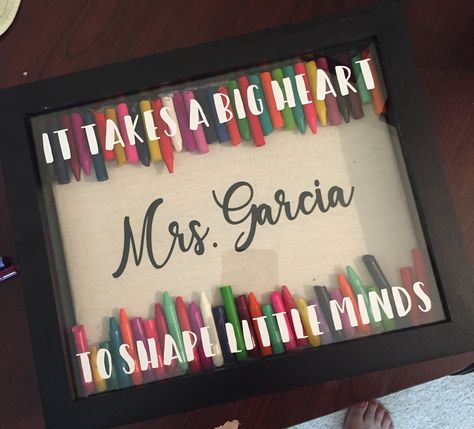 Teacher Appreciation Box Ideas, Cricut Projects For Teachers Gifts, Teacher Box Gift Ideas, Teacher Shadow Box Ideas, Teacher Shadow Box Ideas Diy, Shadow Box For Teacher, Shadow Box Gift Ideas, Teacher Box Frame Ideas, Teachers Frame Gifts