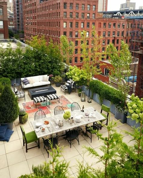 If you are looking for eco-friendly options to revamp your terrace, check out some of the Nicest Rooftop Garden Ideas displayed below! Penthouse Garden, Rooftop Decor, Rooftop Patio Design, Rooftop Dining, Roof Garden Design, Terrace Garden Design, Terrace Decor, Rooftop Terrace Design, Rooftop Design