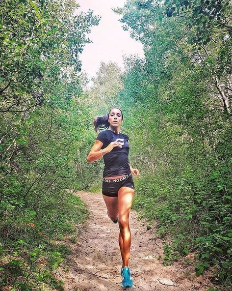 Trail Running Inspiration, Running Books, Best Running Gear, Running Pose, Running Photography, Running Photos, Marathon Training Plan, Fit Girl Motivation, Running Inspiration