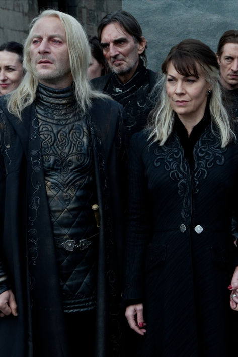 Lucius Malfoy and Narcissa Malfoy in Harry Potter and the Deathly Hallows - Part Two. For more Wizarding World content, check out our Official Harry Potter board. Narcissa Malfoy, Malfoy Family, Deathly Hallows Part 2, Jason Isaacs, Lucius Malfoy, Harry Potter Cast, Tom Felton, Daniel Radcliffe, Harry Potter Universal