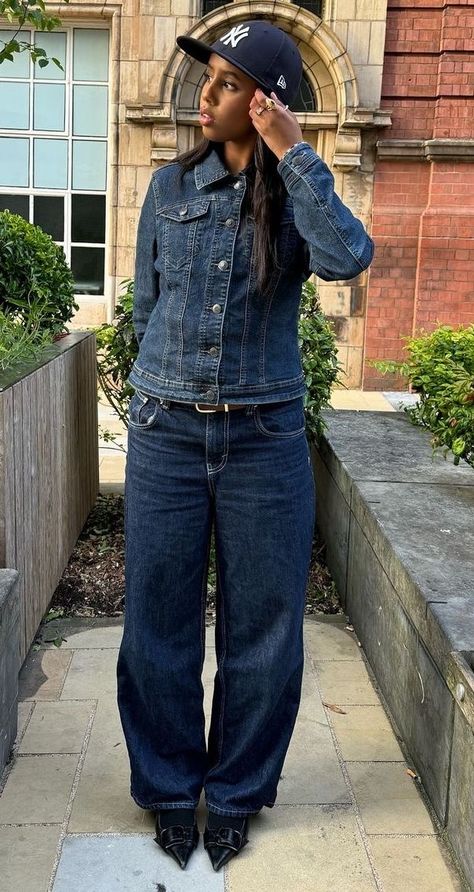 Dark Wash Jeans Outfit Black Women, Denim Long Sleeve Shirt Outfit, What To Wear With Black Jeans, All Jean Outfit, Dark Wash Jeans Outfit, Dark Denim Jeans Outfit, Dark Washed Jeans Outfit, Denim On Denim Outfits, Denim Outfit Women