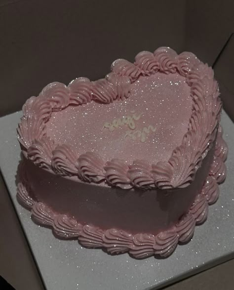 Heart Cake Inspo Aesthetic, Light Pink Cake Aesthetic, Birthday Cake Ideas For 15th Birthday, Birthday Cake Sparkly, 18th Birthday Cake Heart, Miss 20 Something Cake, Heart Cake Photoshoot, Heart Shaped Bday Cake, Calender Cake Birthday