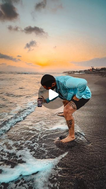 Mario Prawira Schönmann on Instagram: "How to shoot a sunset, aesthetically. With just your phone 🌅

Save this reel ✅ and try it out! 👌

When you’re ready to what I do, go to marioprawira.com, I got you 🤝 

#videotips #cameratricks #tutorials #mobilevideography #transitions" Creative Photography Poses, Photo Tricks, Sunset Beach Pictures, Phone Info, Photography Hacks, Photography Tricks, Photo Iphone, Photography Tips Iphone, Beautiful Beach Pictures