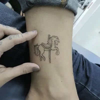 Carousel Horse Tattoos, 59 Tattoo, Carousel Tattoo, Small Horse Tattoo, Tattoos To Honor Mom, Sister Tats, Traditional Tattoo Inspiration, Tattoo Family, Spooky Tattoos