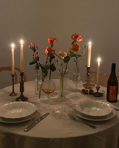 Cena Romantica Aesthetic, Parisian Dinner, Romantic Dinner Tables, Romantic Dinner Setting, Romantic Dinner Decoration, Romantic Table Setting, Birthday Dinner Party, Romantic Table, Dinner Party Table