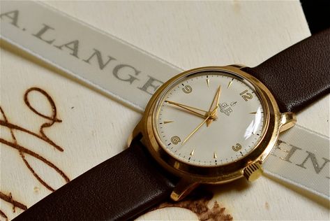 Affordable Watches Women, Dainty Watches, Classy Watch, Vintage Watches Women, Watches Women Leather, Affordable Watches, Hand Watch, Watches Women, The Division