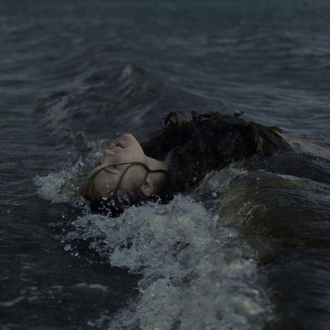 Dark Mermaid, Siren Mermaid, Water Nymphs, Mermaid Aesthetic, Sea Witch, Witch Aesthetic, Fantasy Aesthetic, Elder Scrolls, In The Ocean