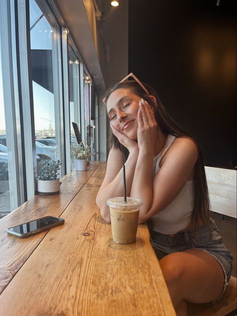 Selfies With Coffee, Coffe Photo Insta Post, Coffee Shop Selfie Ideas, Coffee Selfie Aesthetic, Coffee Selfie Ideas, Coffee Shop Insta Pics, Coffee Selfie Instagram, Cute Coffee Shop Pictures, Coffee Photo Ideas Instagram